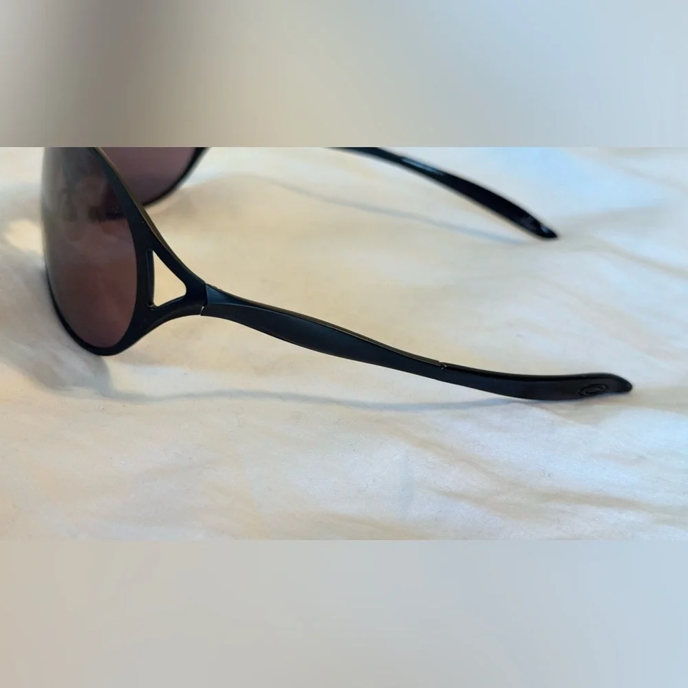 OAKLEY Deception Black Sunglasses Women’s Men’s Unisex w White Case & Bag Pouch